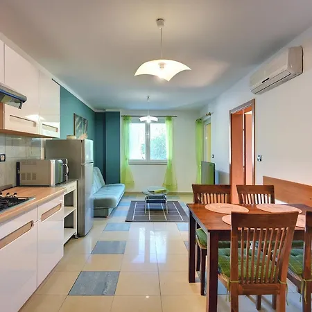 Universe Apartment *