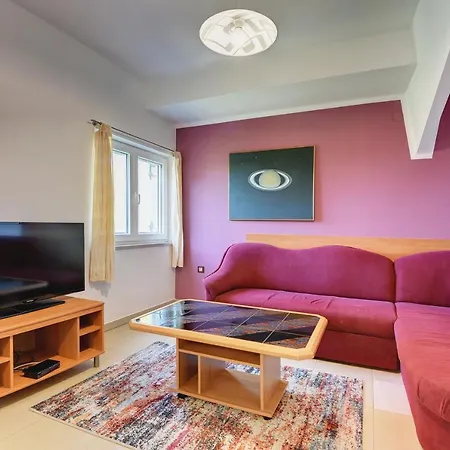 Universe Apartment *