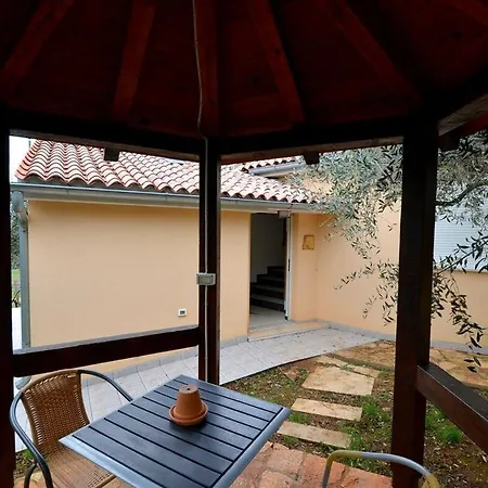 Universe Апартаменти Пула